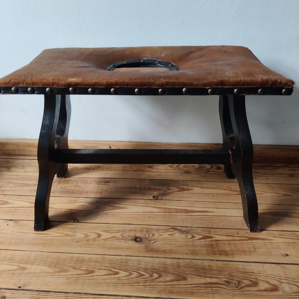 Vintage houten voetbank met koeienhuid, Ophalen