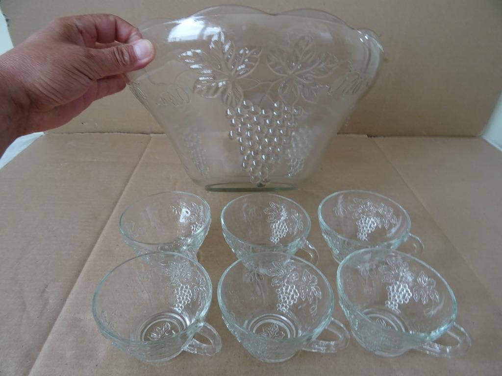 Vintage punch bowl set van glas gedecoreerd met druiven 1960, Ophalen of Verzenden
