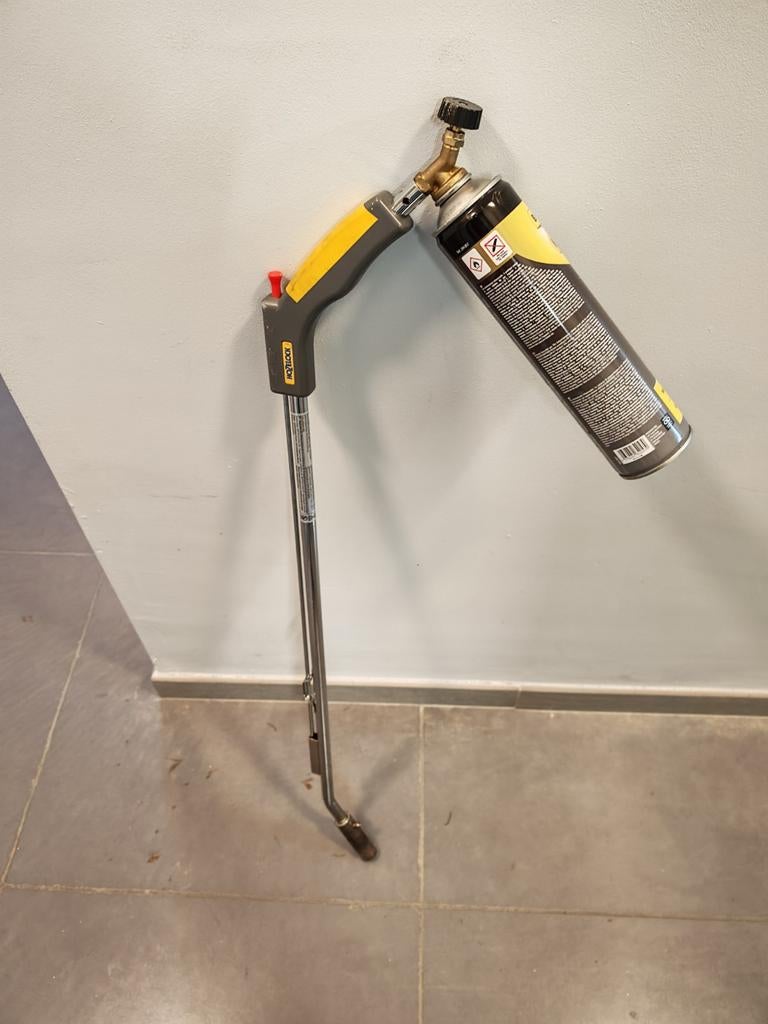 Brûleur a herbe de marque Hozelock, Enlèvement