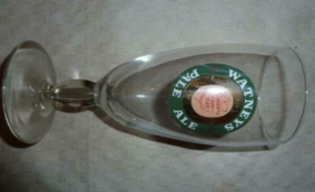 #B Bier glas WATNEYS PALE ALE Brewers Since 1636, Verzamelen, Ophalen of Verzenden, Gebruikt, Bierglas