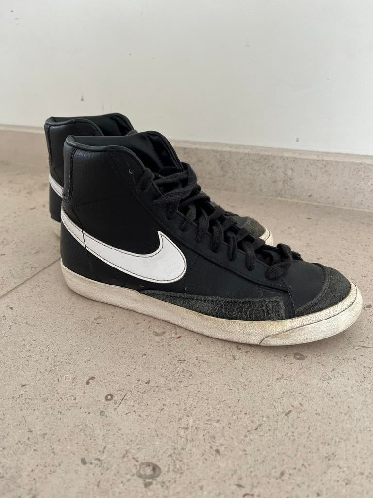Nike Blazer Mid 77 by you maat 41 (7), Ophalen, Zo goed als nieuw