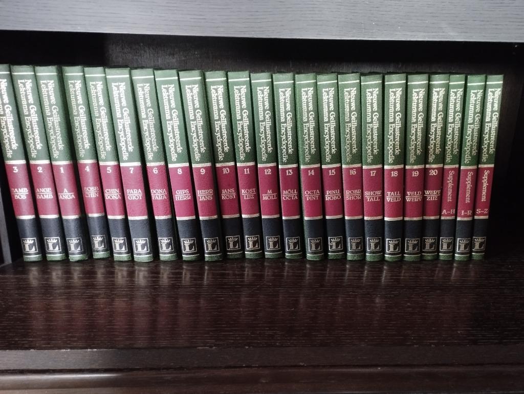Encyclopedie 20+3 delen Lekturama. In goede staat, Ophalen, Complete serie, Zo goed als nieuw, Lekturama