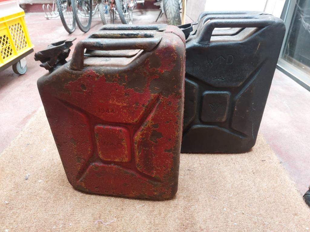 Lot 2 jerrycans anglais WWII 1943 & 1944, Verzamelen, Ophalen, Overige soorten, Overige typen