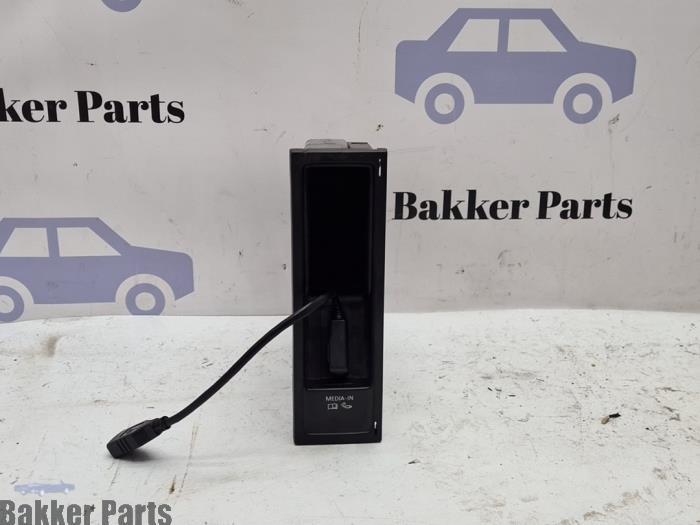 Connexion USB d'un Volkswagen Golf, -, Volkswagen, -, 3 mois de garantie