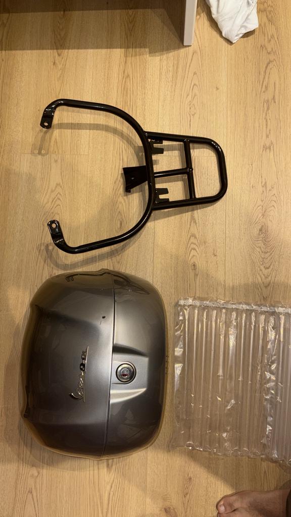 Vespa topkoffer, Ophalen of Verzenden, Zo goed als nieuw