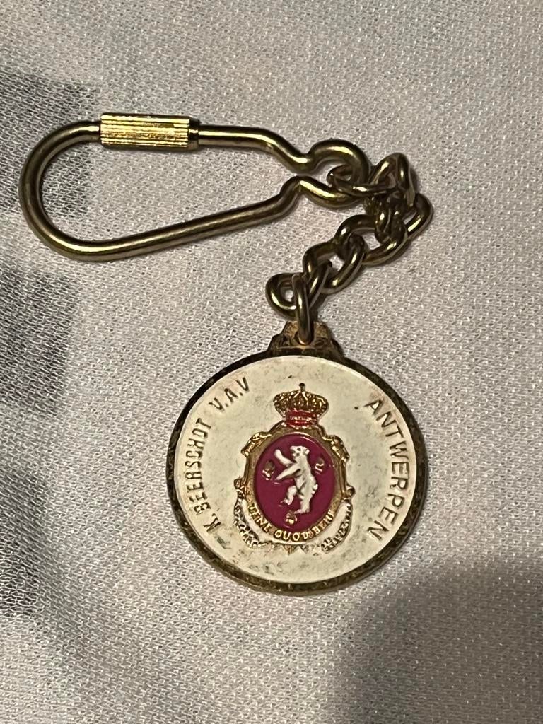 Oude sleutelhanger Beerschot, Ophalen