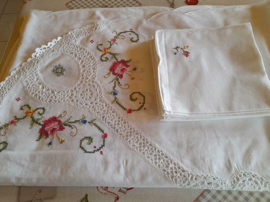 Belle nappe de salle à manger avec 12 serviettes, Ophalen
