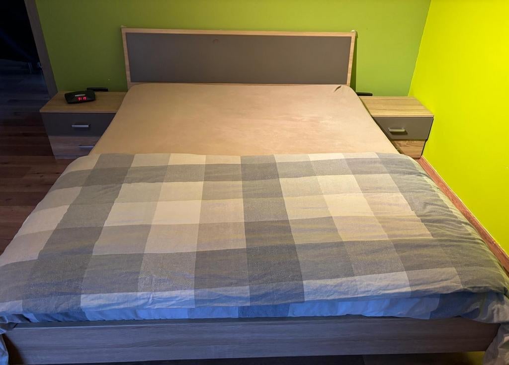 Bed, Enlèvement