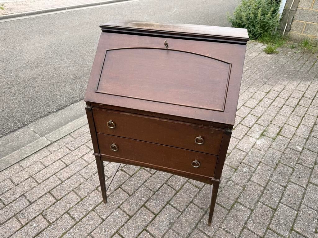 Houten secretaressebureau, Ophalen