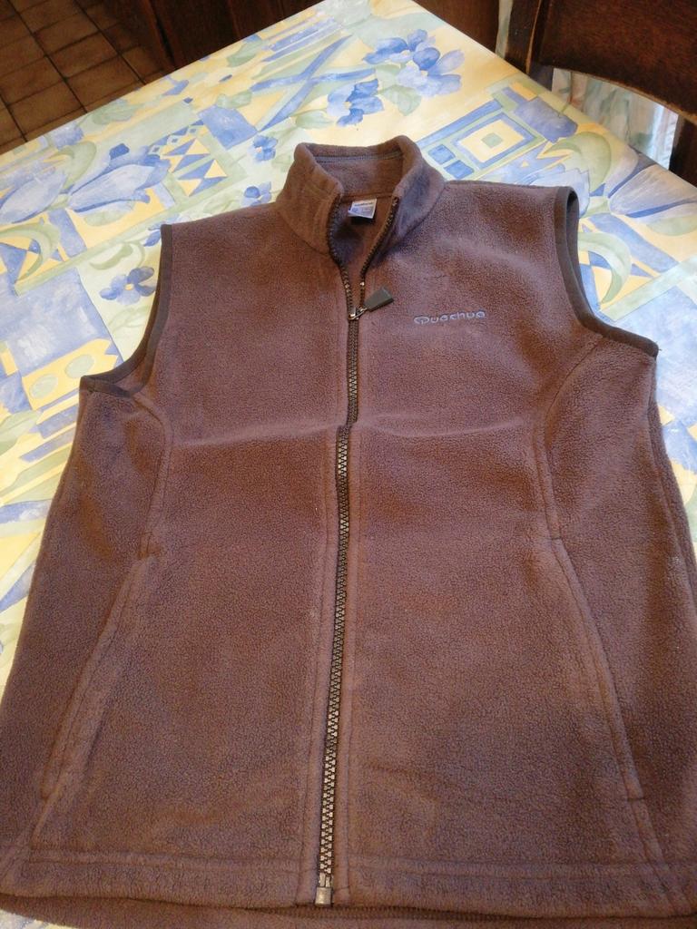 Veste polaire enfant Quechua. Marron. Taille 10 ans., Ophalen of Verzenden, Zo goed als nieuw
