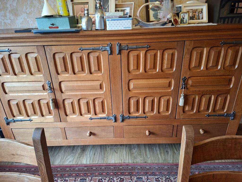 Eetkamer kast, Enlèvement
