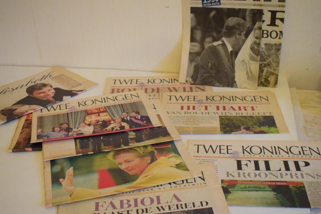 Krant Het Volk bijvoegsels Twee koningen 1999., Verzamelen, Ophalen of Verzenden, 1980 tot heden, Krant