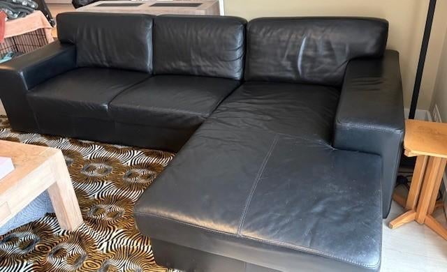 Lederen zwart hoeksalon met 2 zit en longchair te koop, Huis en Inrichting, Ophalen, Gebruikt, Leer
