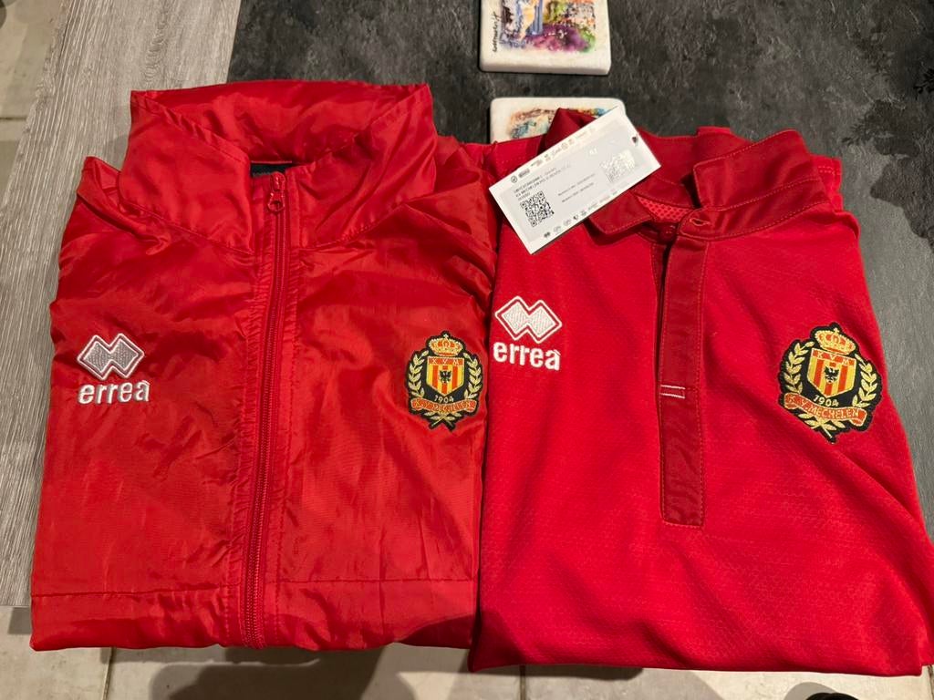 Kv mechelen. T shirt en regenjas, Ophalen, Zo goed als nieuw, Shirt