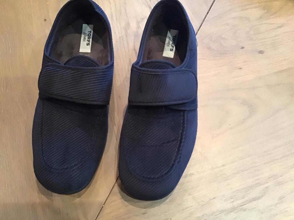 Zwarte gesloten  pantoffels met velcro sluiting . Nieuw !, Kleding | Heren, Schoenen, Ophalen, Zwart, Nieuw, Pantoffels of Sloffen