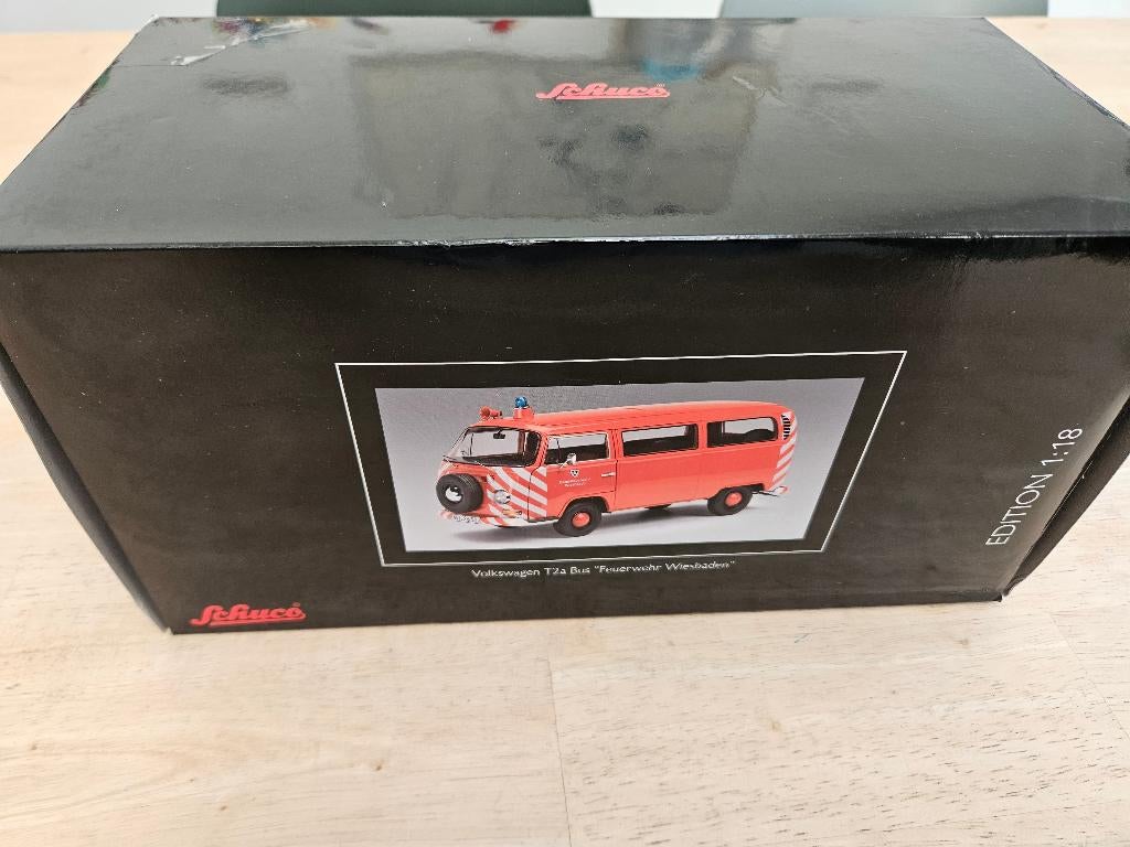 Schuco 1/18 VW t2a bus Feuerwehrr Wiesbaden, Ophalen of Verzenden, Zo goed als nieuw, Auto, Overige merken