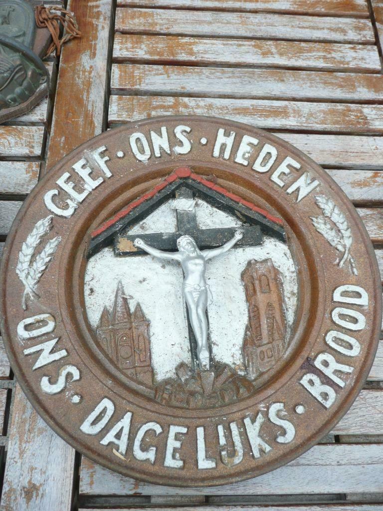 Antieke houten borden (muurversiering) met reliëfversiering, Enlèvement ou Envoi