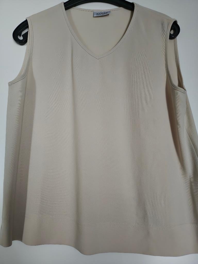 x Beige mouwloos bloesje met V-hals,  merk BASLER. Maat 40, Kleding | Dames, Maat 38/40 (M), Beige, BASLER, Ophalen of Verzenden