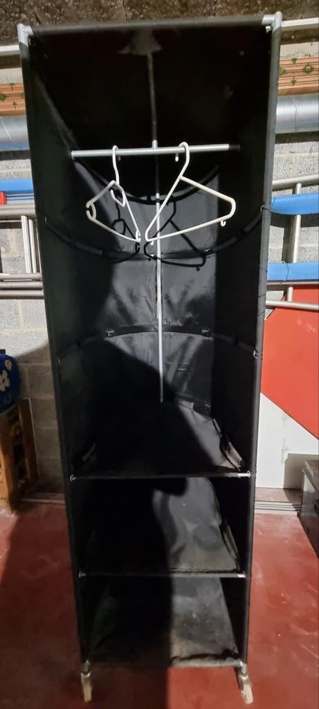 Kleine kapstokkast van zwart canvas met wielen, Ophalen, Zo goed als nieuw