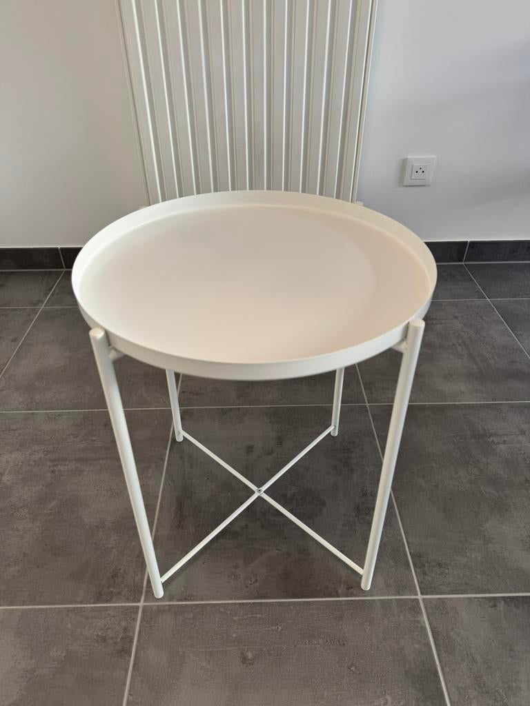 Table de chevet basse / plateau IKEA, Maison & Meubles, Tables | Tables d'appoint, Enlèvement, Comme neuf