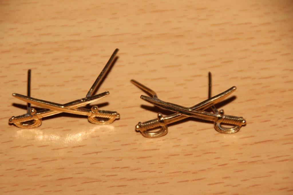 ABL Paar „Cavalrie” -kentekens (goud), Verzamelen, Verzenden, Landmacht, Embleem of Badge