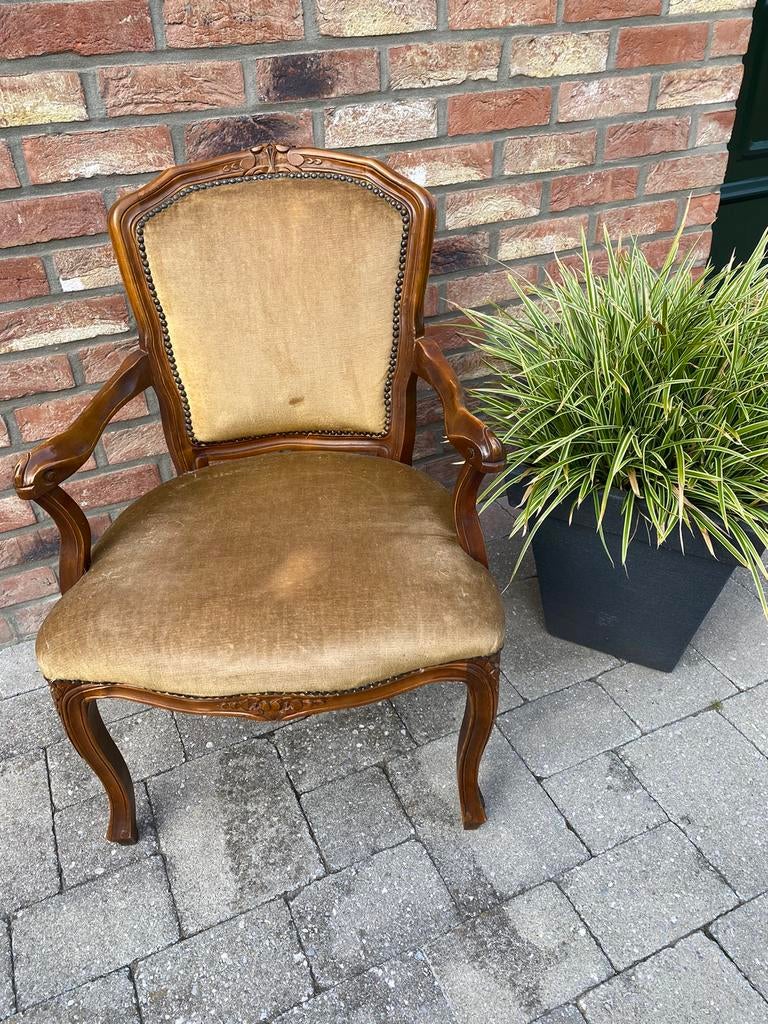 Ancien fauteuil de style beige, Enlèvement