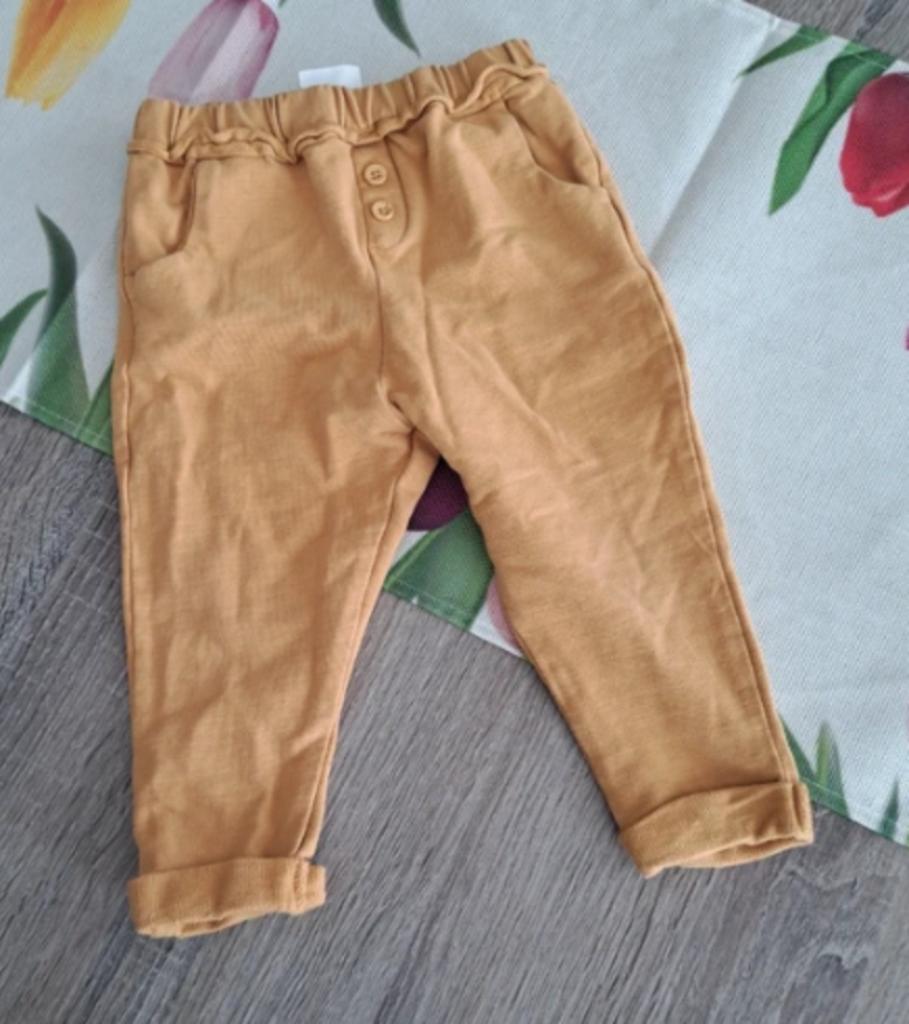 Zara mosterdgele broek 80, Enfants & Bébés, Vêtements de bébé | Taille 80, Pantalon, Enlèvement ou Envoi, Comme neuf, Zara