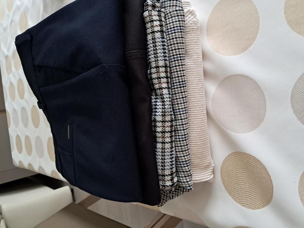 5 broeken nieuw of zo goed als nieuw., Ophalen, Zo goed als nieuw, Maat 38/40 (M), Beige