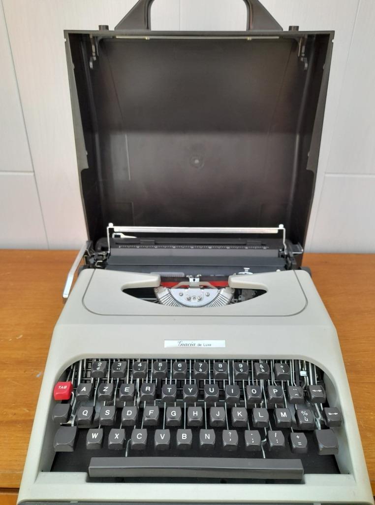 Machine à écrire Gracia de Luxe, Ophalen, Gebruikt
