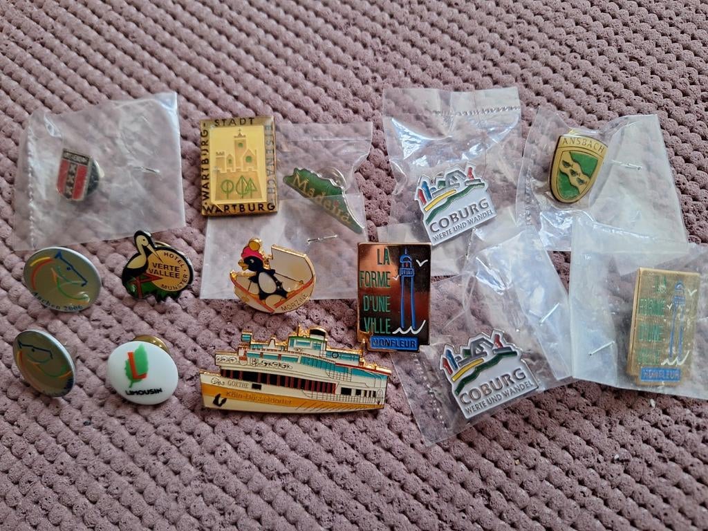 Lot van 14 pins, Enlèvement ou Envoi, Comme neuf