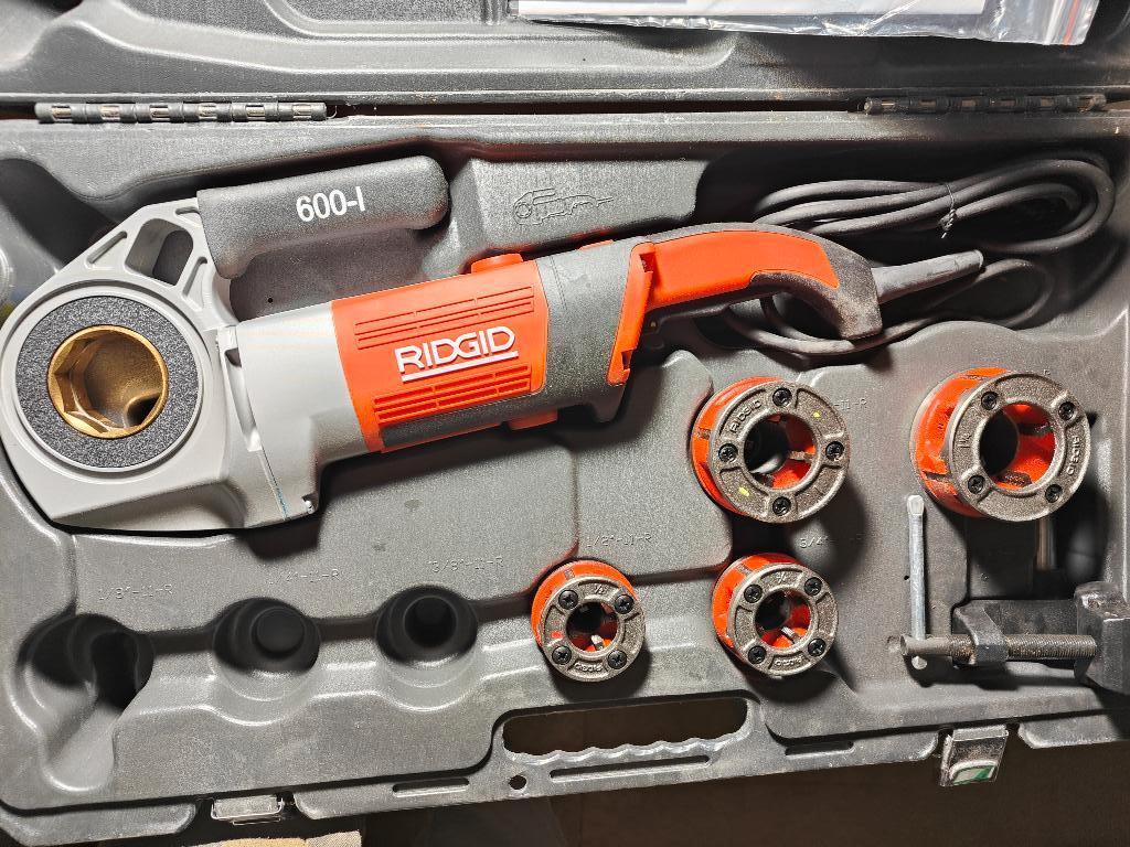 Ridgid i600 draadsnijder, Ophalen