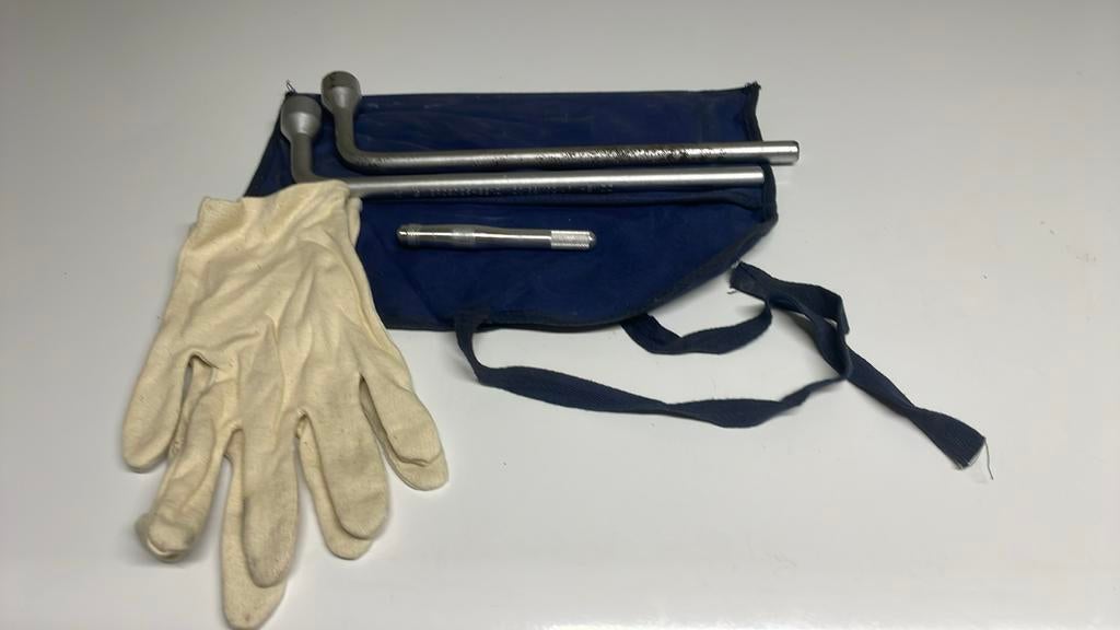 Sleutelset Mercedes Bout 17 w124, Auto diversen, Autogereedschap, Ophalen, Zo goed als nieuw