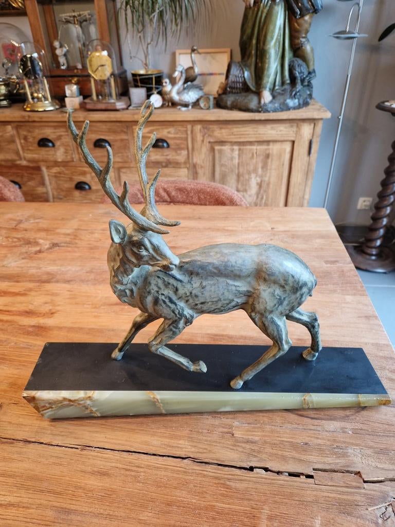 Bronzen hert op art deco marmeren voet, Antiek en Kunst, Ophalen of Verzenden