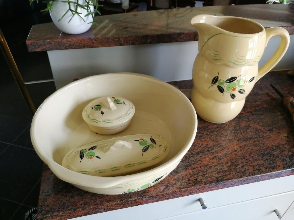 Antieke waskom met bijbehoren, Enlèvement