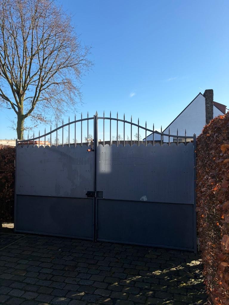 Clôture double galvanisée robuste de 3,5 m L et 2,5 m H, Enlèvement, Utilisé