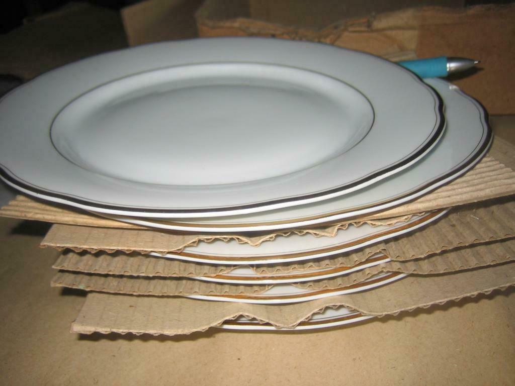 "MAGVAN" Vintage set van 6 platte porceleinen borden, wit, Ophalen of Verzenden