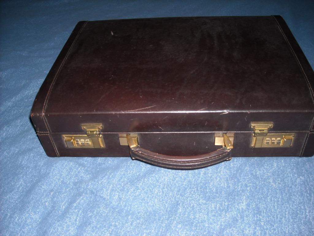 Attaché/mallette, cuir, Neuf, Enlèvement ou Envoi, Moins de 35 cm, Clé