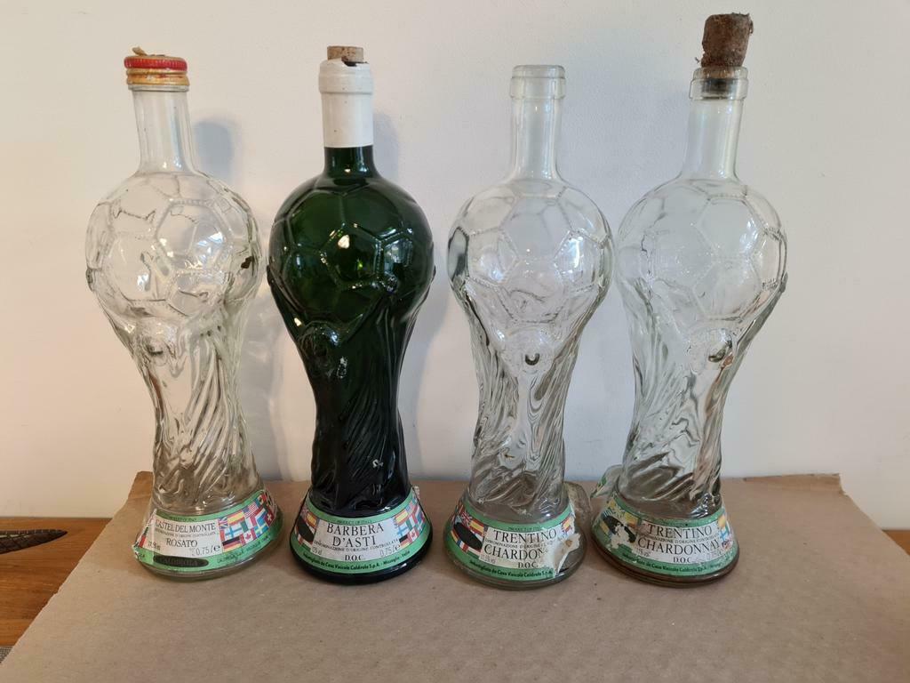 Italia 90 bouteille coupe du monde footbal, Collections, Vins, Enlèvement ou Envoi, Utilisé