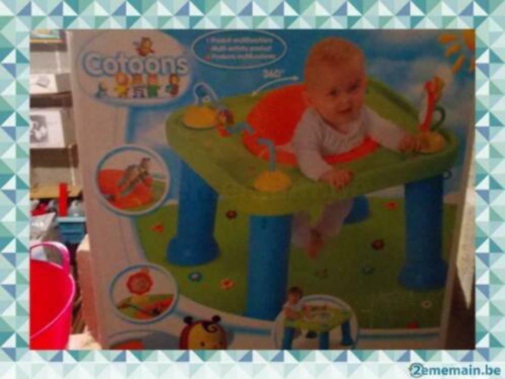 SMOBY COTOONS  table multifonctions,avec siège qui tourne, Enlèvement, Utilisé