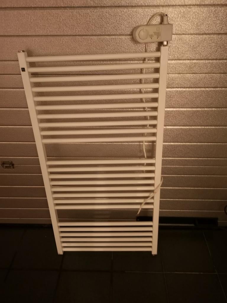 Handdoekradiator Plieger 114cm, Doe-het-zelf en Bouw, Verwarming en Radiatoren, Ophalen, Gebruikt