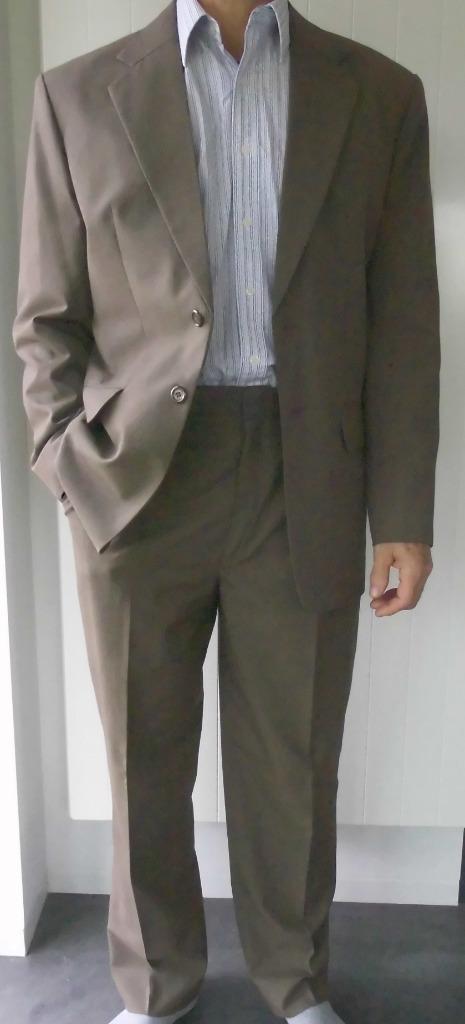 Très beau COSTUME en Tissu  " SHANGTUNG " + Chemise  Taille, Enlèvement ou Envoi, Comme neuf, Taille 52/54 (L), Brun