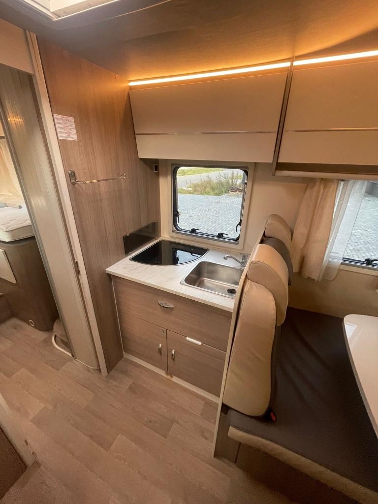Luxe XGO Dynamic 95 G alkoofcamper uit 2024, Caravans en Kamperen, Overige merken, Alkoof, Ringverwarming, 7 tot 8 meter