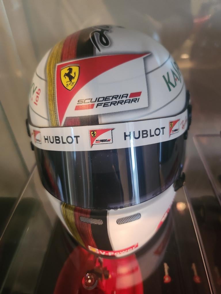 1/2 Sebastian Vettel helmen x2, Enlèvement ou Envoi