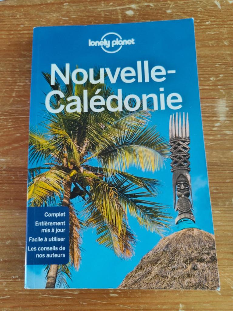 Guide "Nouvelle-Calédonie" Lonely Planet en très bon état, Boeken, Reisgidsen, Lonely Planet, Zo goed als nieuw, Reisgids of -boek