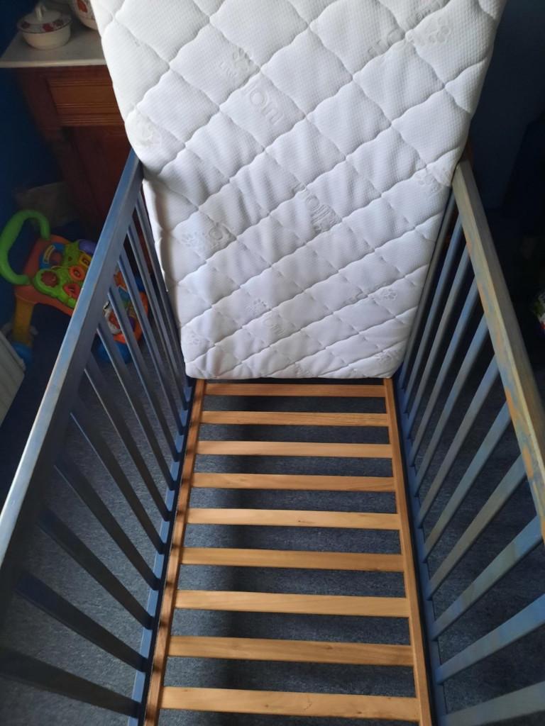 LIT CAGE BÉBÉ ET JEUNE ENFANT, Enlèvement, Comme neuf, Matelas