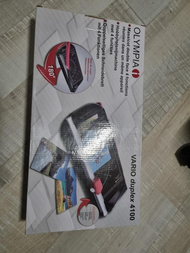 Nieuw in doos. Olumpia snijmachine, Hobby en Vrije tijd, Ophalen of Verzenden, Zo goed als nieuw