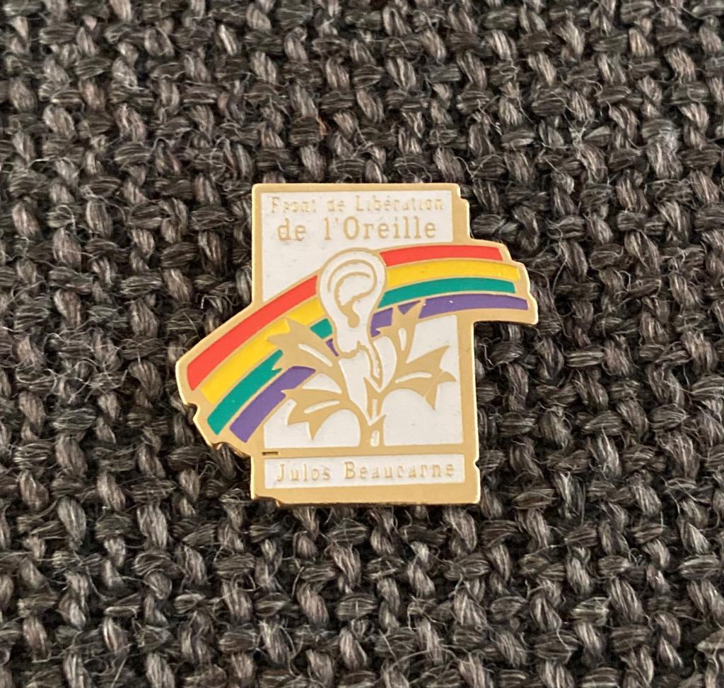 PIN - JULOS BEAUCARNE - FRONT DE LIBERATION DE L'OREILLE, Envoi, Utilisé, Autres sujets/thèmes, Insigne ou Pin's