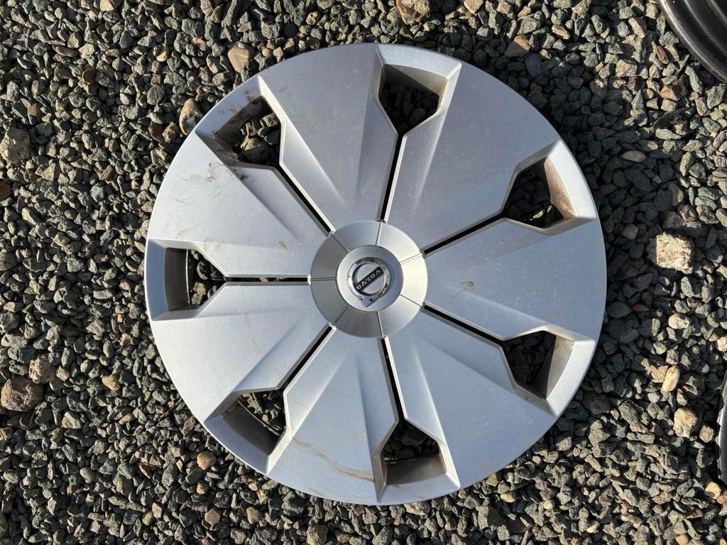 Volvo stalen velgen en wieldeksels 6 1/2x16 ET 52,5, Enlèvement, Comme neuf