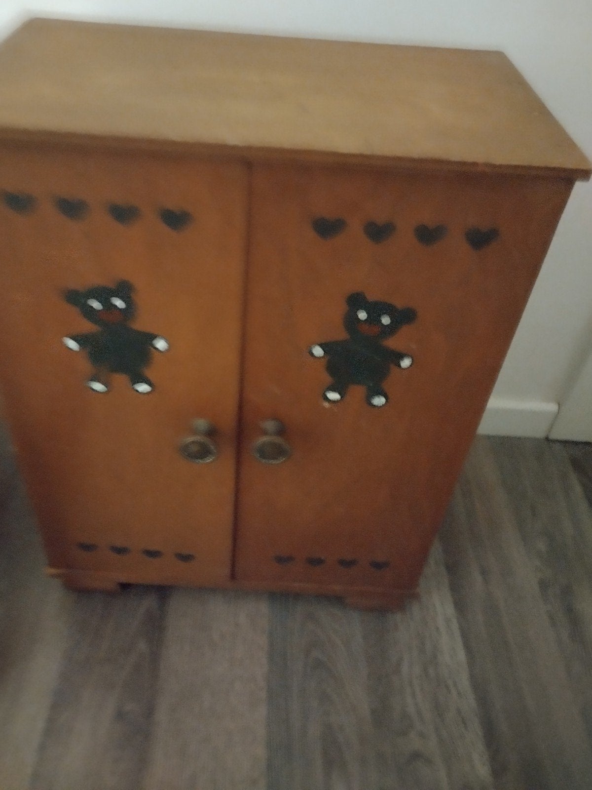 Kleerkastje voor poppenkledij., Ophalen