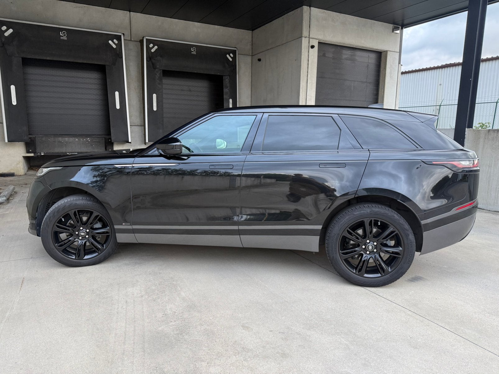 Range Rover Velar 2.0 Diesel R-Dynamic, Autos, Cuir, Achat, Noir, 5 portes